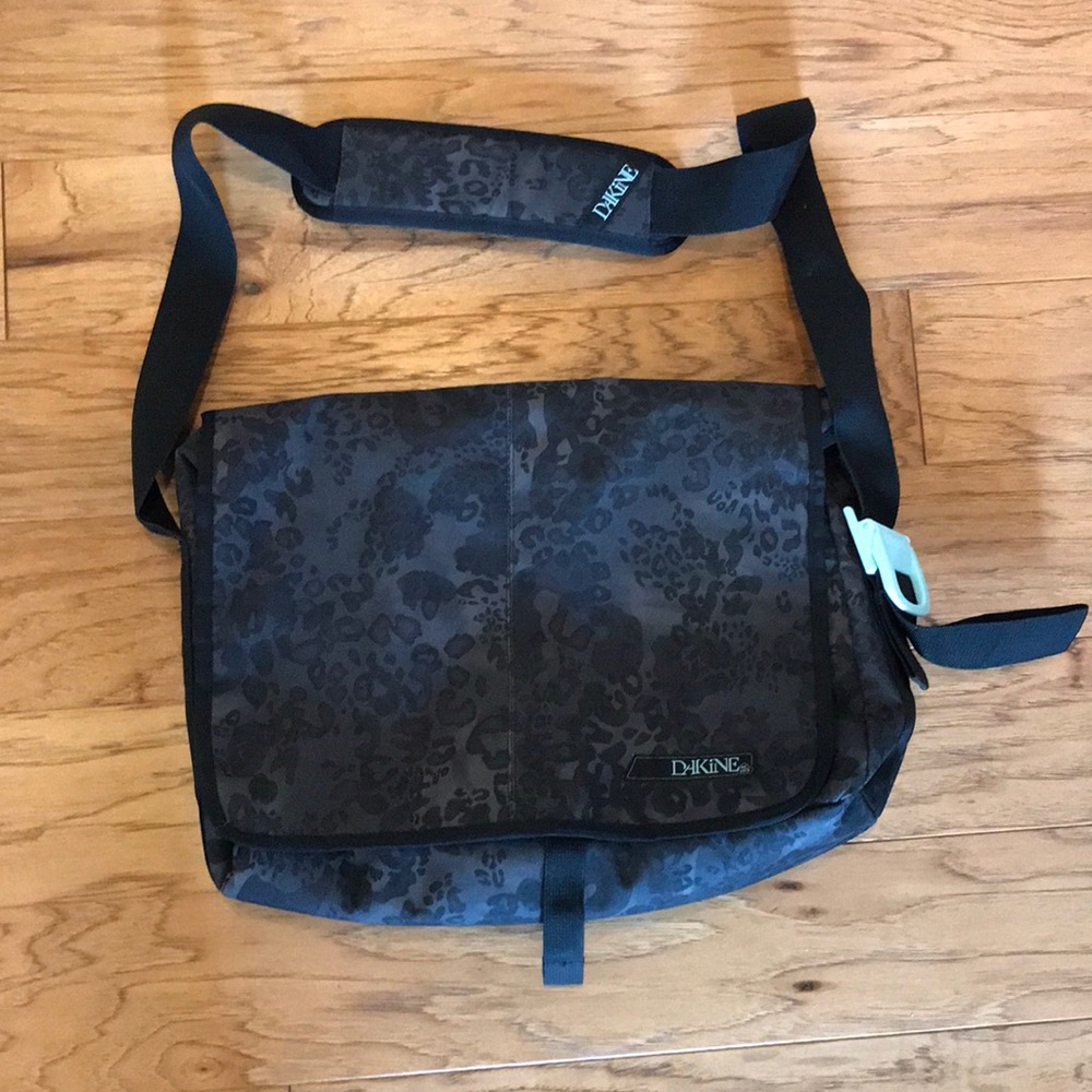 ✅SALE✅ 2 for $15 item-Dakine messenger bag